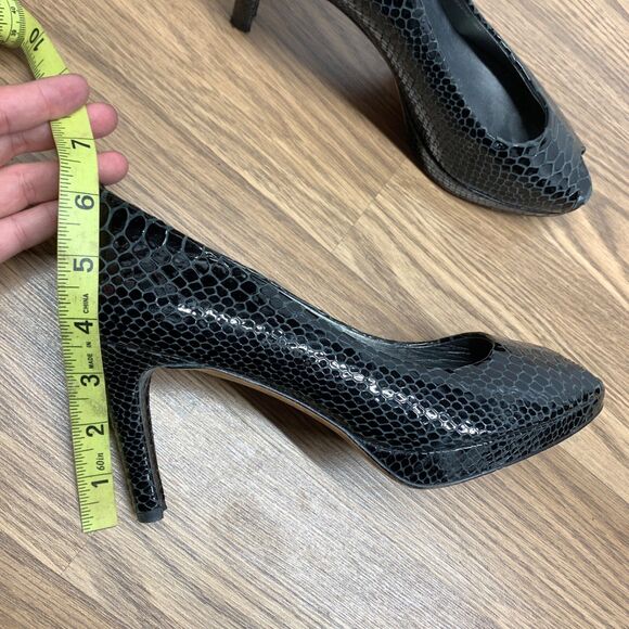 Stuart Weitzman Logo Plainfield Pump Black | Mercari Stuart Weitzman Women\'s Logoplainfield Pump Black Snake Leather Shoe Size 9M